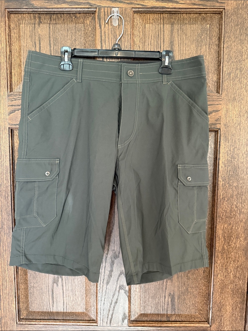 Kuhl Men's Dark Green / Olive Cargo Shorts with Utility Pockets Size 36 Like New